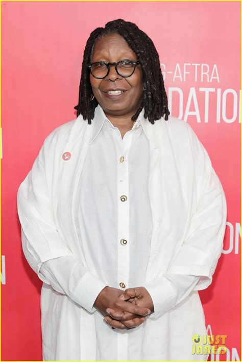 Whoopi Goldberg Is Explaining Why She Has No Eyebrows: Photo 4817809 ...