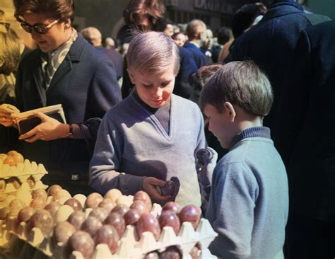 Egg tapping: History and Rules of the Traditional European Game - 3 ...