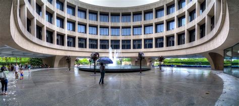 Visiting the Smithsonian Hirshhorn Museum & Sculpture Garden ...