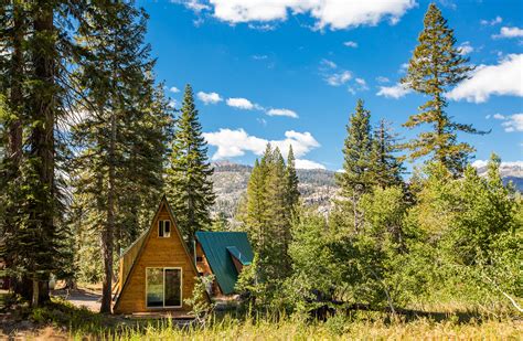 Mountain Cabins – Reds Meadow