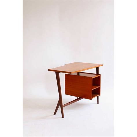 small Scandinavian desk vintage - Les Nouveaux Brocanteurs