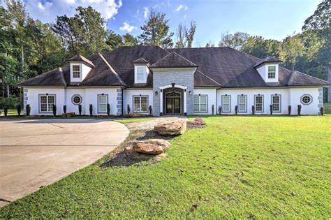 Traditional 7-Acre Atlanta Estate w/Private Pond! UPDATED 2018 ...