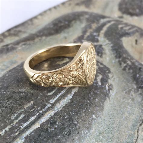 Deep Engraved - 9 Carat Yellow Gold Signet Ring – Signet Circle