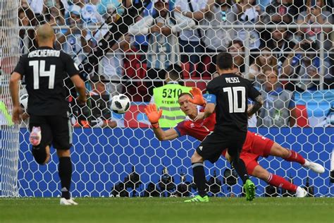 Iceland goalkeeper Hannes Halldorsson reveals secret behind Lionel Messi penalty save