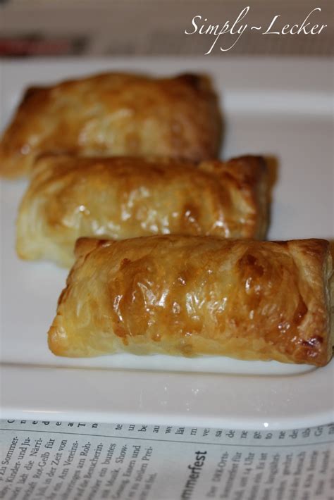 Simply Lecker: Vegetarian Curry Puff with Puff Pastry