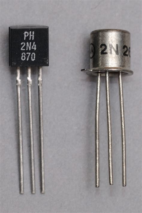 File:Unijunction transistors.jpg - Wikimedia Commons