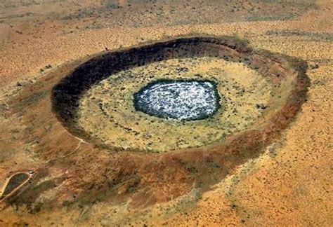 Wolfe Creek Crater | Earth, Western australia, Crater lake