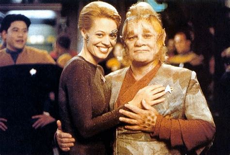 Star Trek: 20 Behind-The-Scenes Photos That Completely Change Voyager