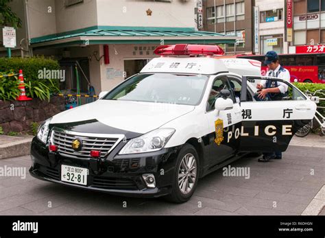 Metropolitan police car in traffic hi-res stock photography and images - Alamy