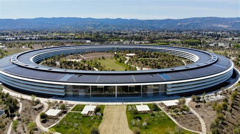 Apple’s New Campus Hosts the Country’s Largest Solar Commercial Project