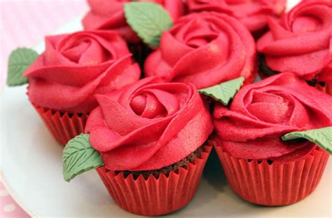 Red Rose Cupcakes | Baking Recipes | GoodtoKnow