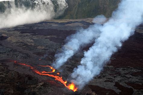 VIDÉO - La Réunion : première éruption de l'année pour le Piton de la ...