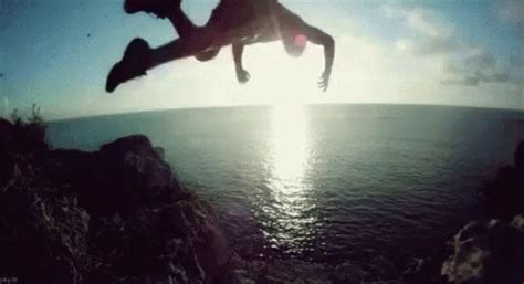 Cliff GIF – Cliff Jump – Откриване и споделяне на GIF файлове