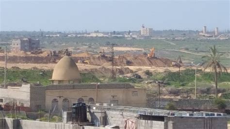 Egypt building new wall along Gaza border | Middle East Eye