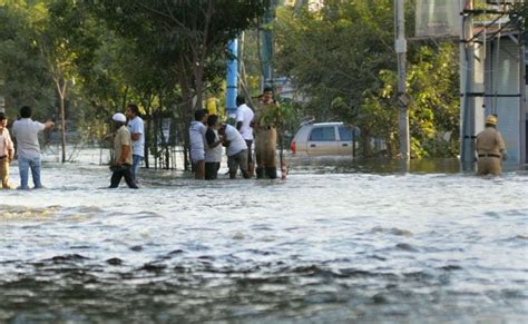 250 Bengaluru Homes Flooded After Hulimavu Lake Breach, Cars, Bikes ...