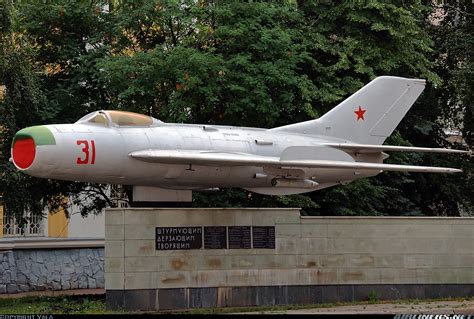 Mikoyan-Gurevich MiG-19 - Russia - Air Force | Aviation Photo #1145199 | Airliners.net