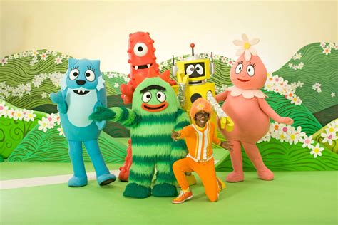 Yo Gabba Gabba Meets Blue's Clues: What Does Blue Want to Make? | The ...