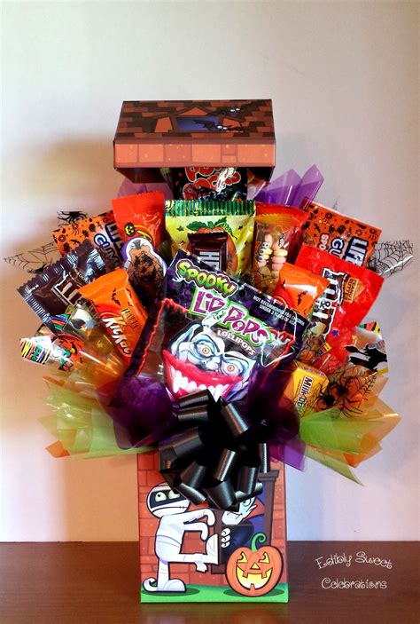 Halloween Candy Bouquet Basket | Halloween candy bar