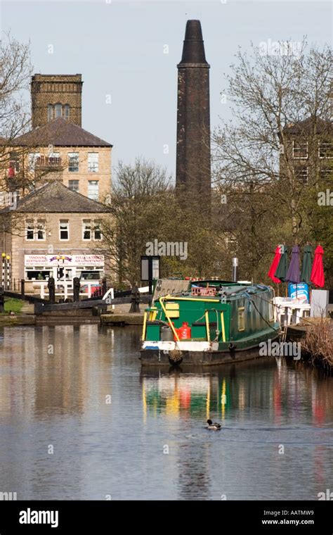 Slaithwaite canal hi-res stock photography and images - Alamy