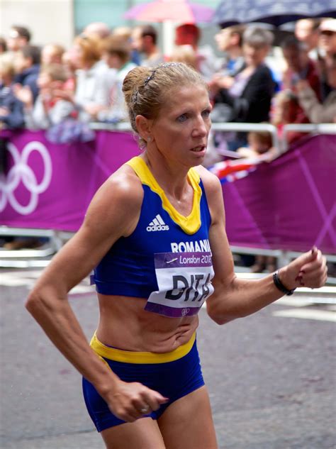 Meet 10 of the Best Female Runners on Earth | RunnerClick