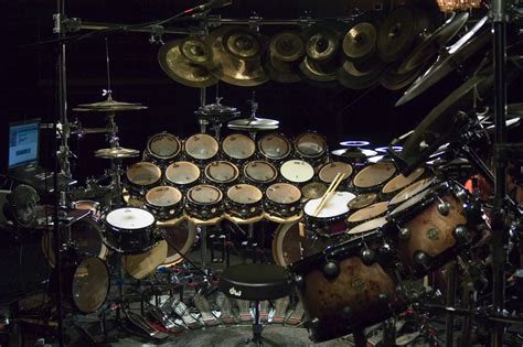 HUGE Drum Kit - Drums Photo (1368154) - Fanpop