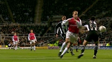 Dennis Bergkamp pirouette goal vs Newcastle | 2001/02 [HQ] - YouTube