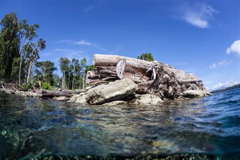 Shipwreck - Solomon Islands Stock Photo - Image of shipwreck, waves: 30386948