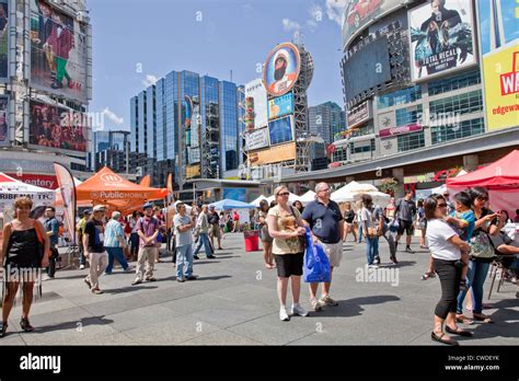 Entertainment and festival on Yonge & Dundas Square in downtown Toronto ...