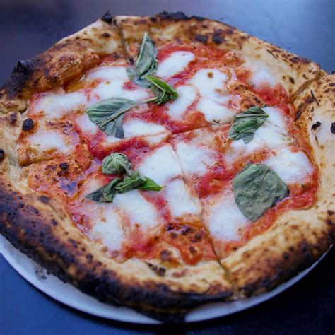 Authentic Margherita Pizza Recipe - La Cooquette