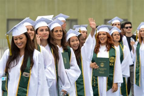 San Fernando Valley community college grads walk with pride as graduations sweep across region ...