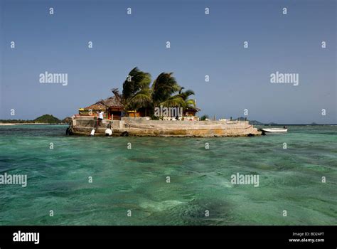 Happy island caribbean union hi-res stock photography and images - Alamy