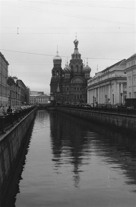 Buildings in City near Canal · Free Stock Photo