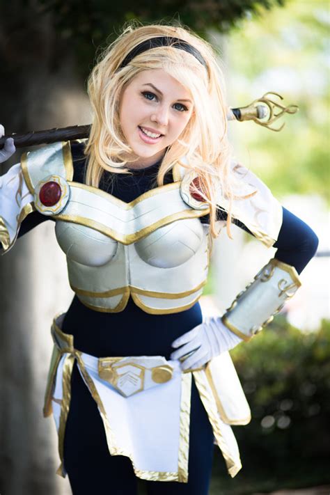 Elarte Cosplay: League of Legends - Lux Cosplay