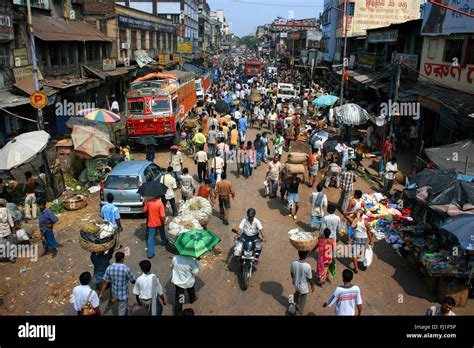 Crowded city street india hi-res stock photography and images - Alamy