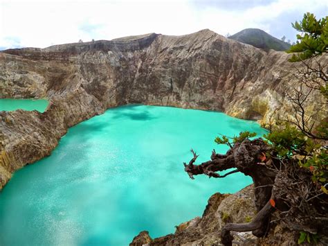 Travel Mate: Beautiful Three Colour Lakes, Kelimutu