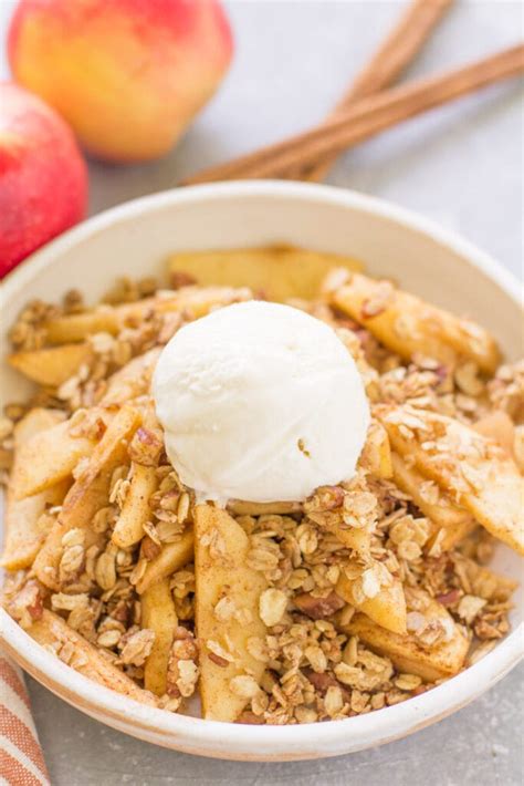 Healthy Apple Crisp | The Clean Eating Couple