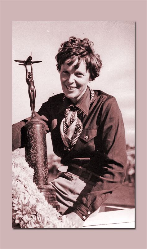 Amelia with Racing Trophy Hawaii. | Amelia earhart, Historical photos ...