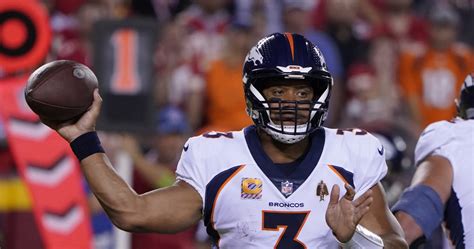 Russell Wilson, Broncos Offense Mocked by Fans for Abysmal Play in Loss ...