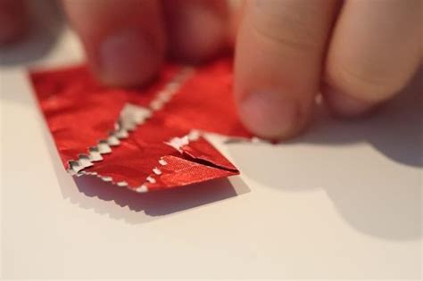 How to Make a Heart Out of a Gum Wrapper - WebFreen