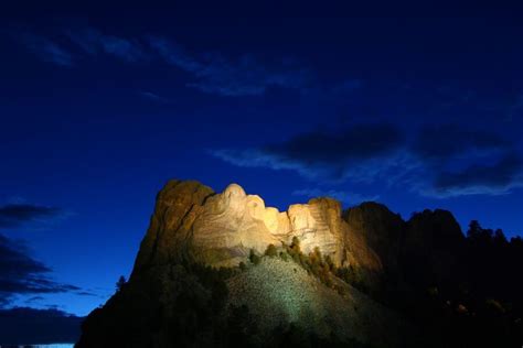 A Guide to the Mt Rushmore Lighting Ceremony - ilive4travel