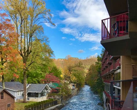 Baymont by Wyndham Gatlinburg On The River, Gatlinburg: $48 Room Prices & Reviews | Travelocity