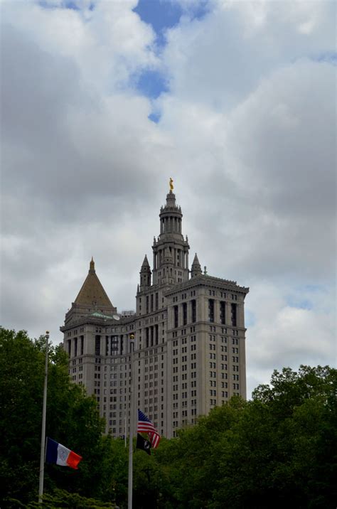 Destinations: LANDMARK BUILDINGS OF NEW YORK