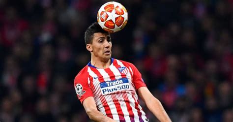 Man City make 'formal offer' for £61.2m Spanish midfielder - Football365