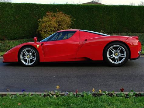 Gambar Transportasi : Gambar Mobil Sport Ferrari Enzo