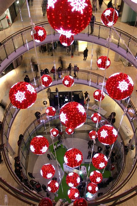 LED Red Balls Shopping Mall Christmas Decorations | YanDecor