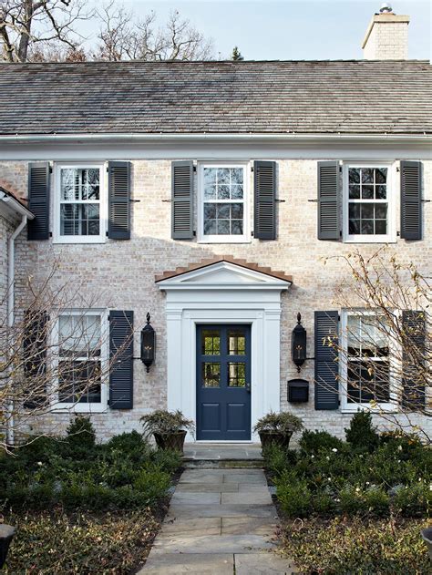 18 Colonial Houses with Classic Looks and Enduring Charm