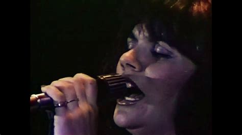 Linda Ronstadt’s ‘Hasten Down The Wind’: Right Songs, Right Singer | Best Classic Bands