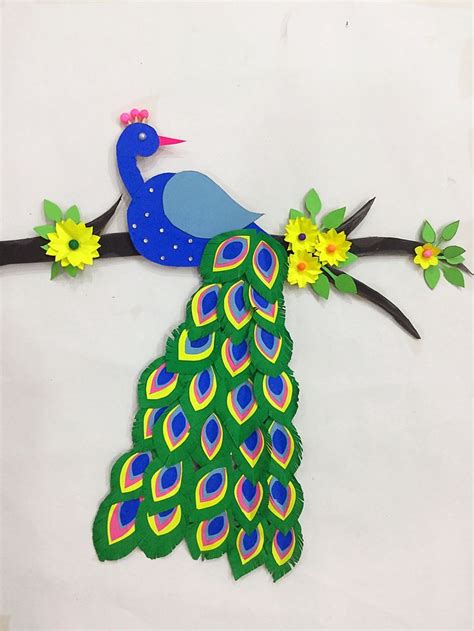 Peacock wall decor | Peacock crafts, Easy paper crafts, Paper crafts