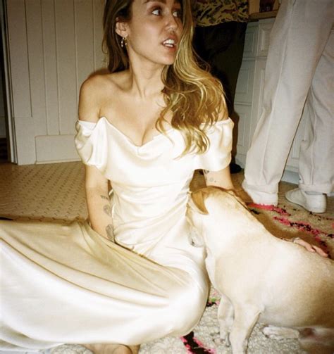 Miley Cyrus Shares More Inside Photos From Her Low-Key Wedding; Unseen Photos From Wedding ...