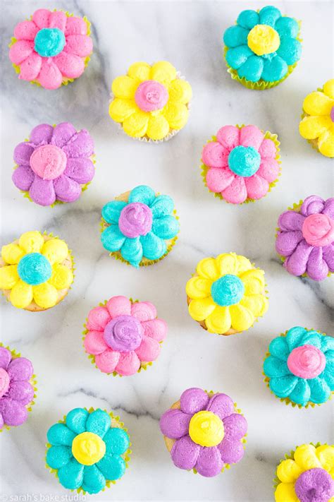 How to Make Daisy Mini Cupcakes • Sarahs Bake Studio